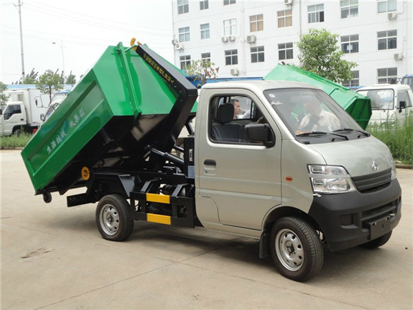 勾臂式垃圾車(chē)操作視頻
