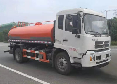 東風(fēng)天錦高速護欄清洗車
