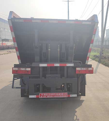 藍(lán)牌自裝卸式垃圾車