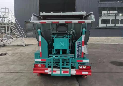 福田小型自裝卸式無(wú)泄露垃圾車