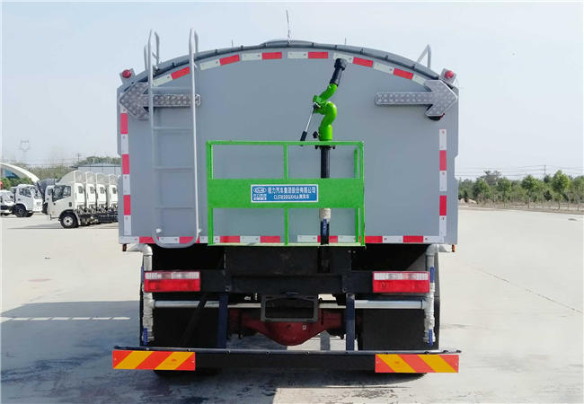 東風(fēng)D9多功能路面清洗車(chē)