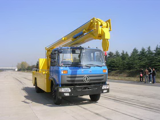 東風EQ145消防車帶高空作業(yè)平臺