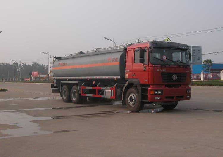 陜汽后八輪雙橋化工液體運(yùn)輸車(chē)