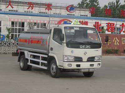 東風(fēng)小霸王（小金霸）化工液體運(yùn)輸車