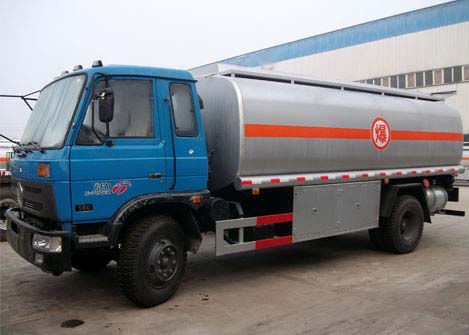 東風145加油車