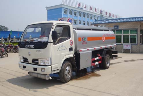東風康霸加油車 