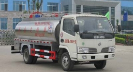 東風(fēng)福瑞卡鮮奶運(yùn)輸車